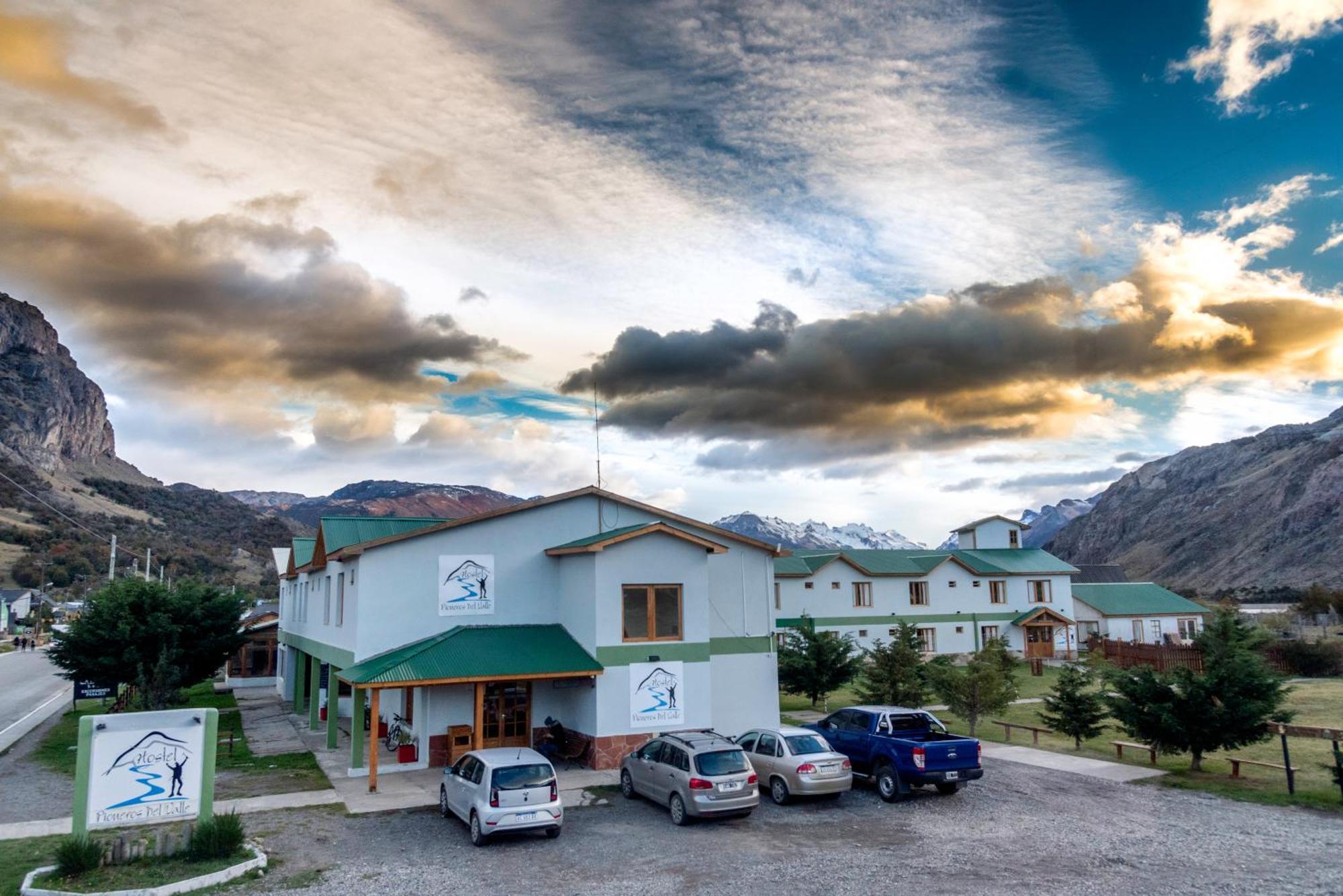 Hostel Pioneros Del Valle El Chaltén Zewnętrze zdjęcie