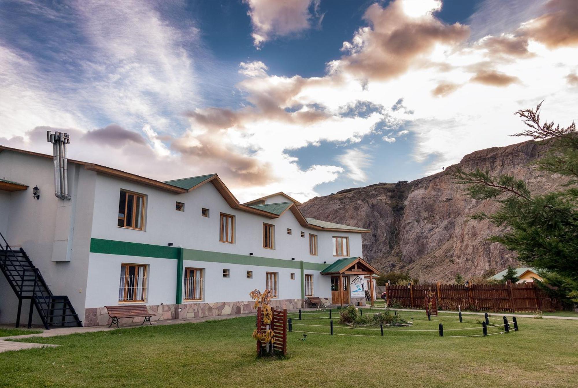 Hostel Pioneros Del Valle El Chaltén Zewnętrze zdjęcie
