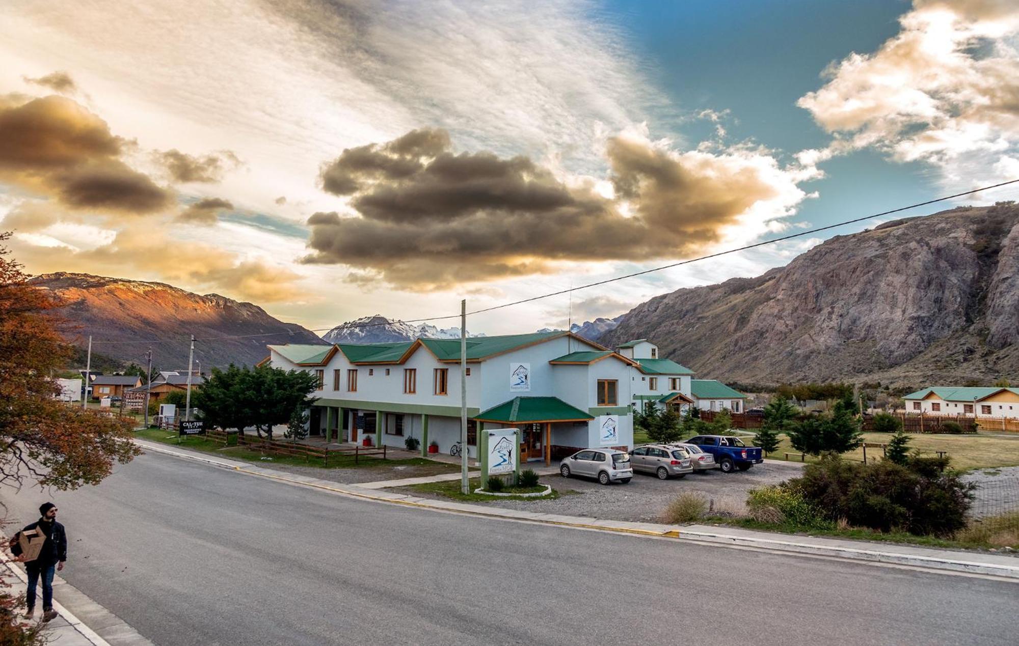 Hostel Pioneros Del Valle El Chaltén Zewnętrze zdjęcie