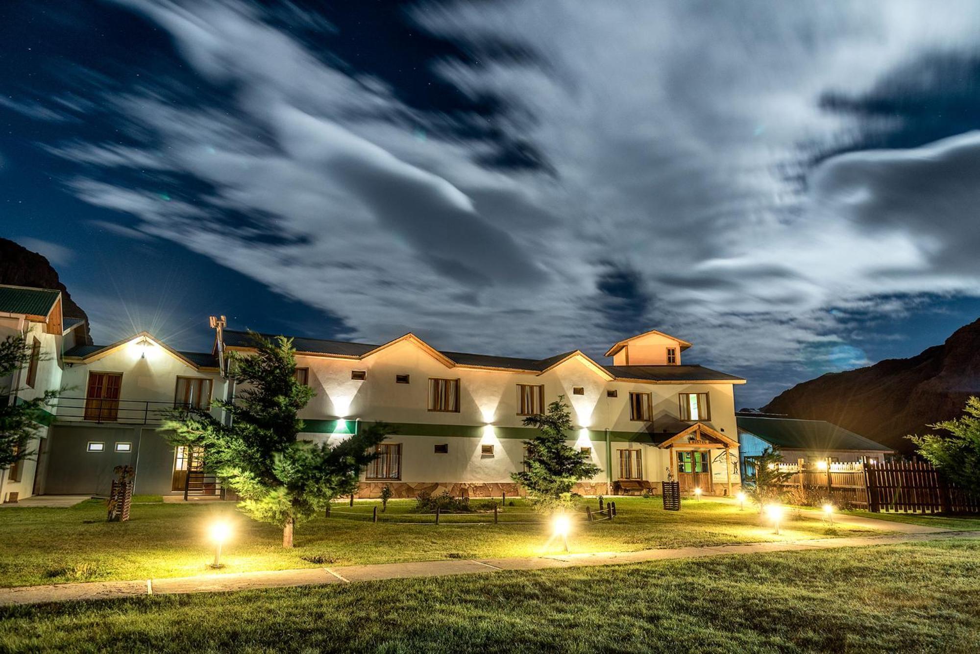 Hostel Pioneros Del Valle El Chaltén Zewnętrze zdjęcie
